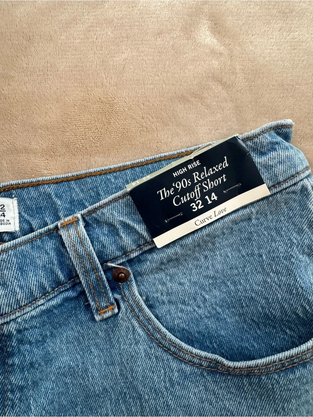 Abercrombie & Fitch Curve Love 90s Relaxed Cutoff Jean Shorts - Picture 2 of 5